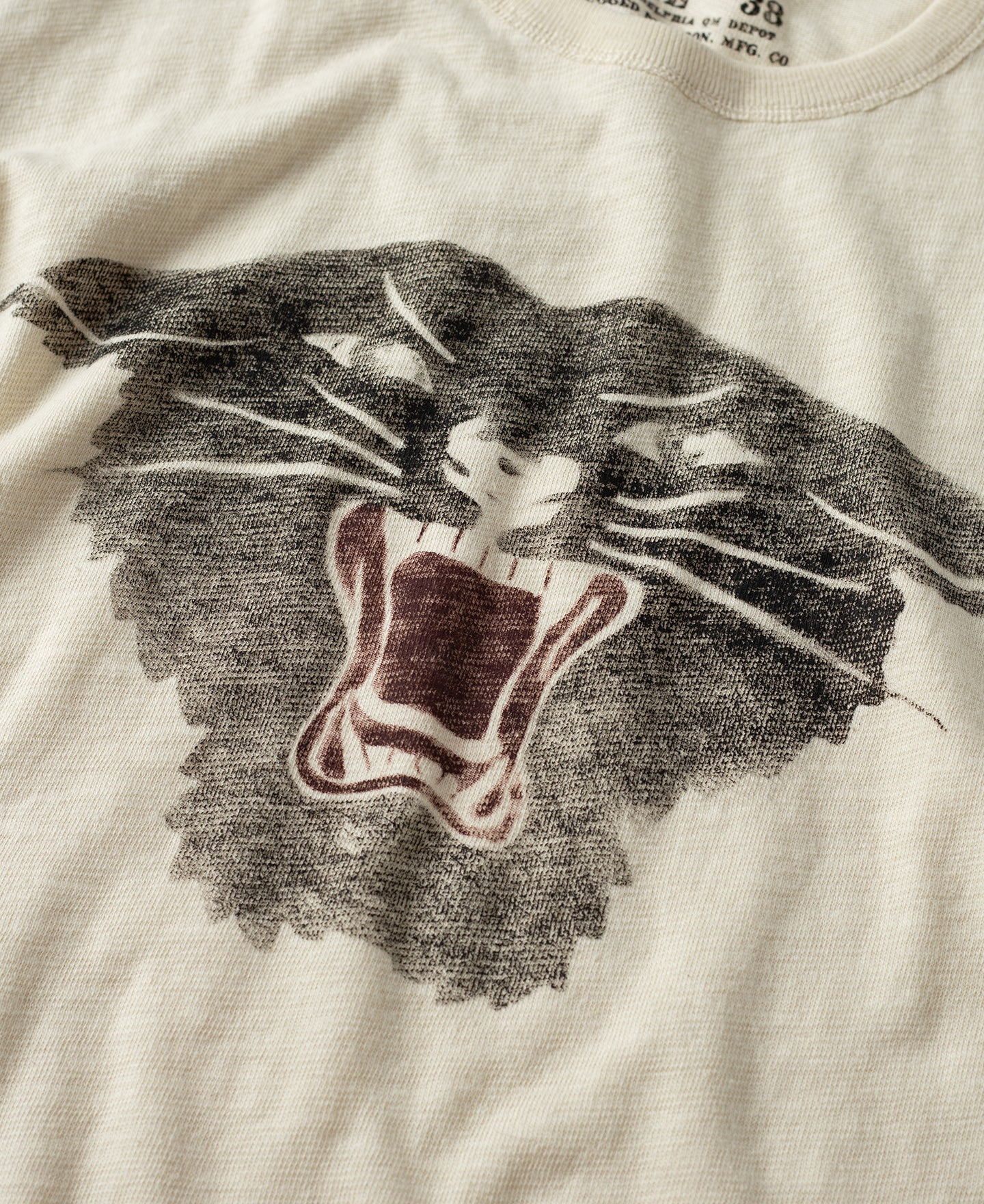 119-1930s-rugged-ccc-black-panther-print-t-shirt-5.jpg 1930s Rugged CCC Black Panther Print T-Shirt