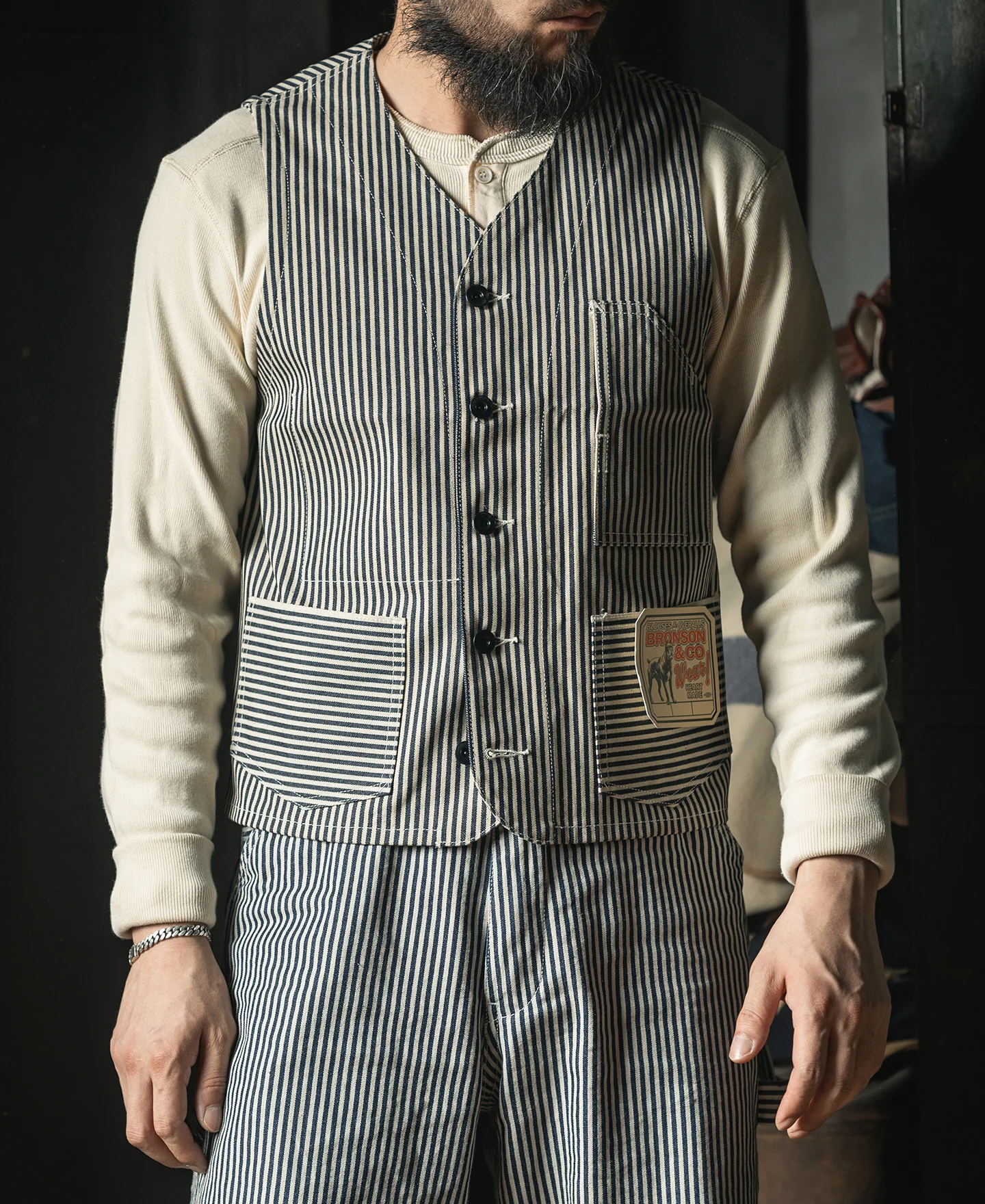 1626-lot-423-express-stripe-vest-4.webp Lot 423 Express Stripe Vest