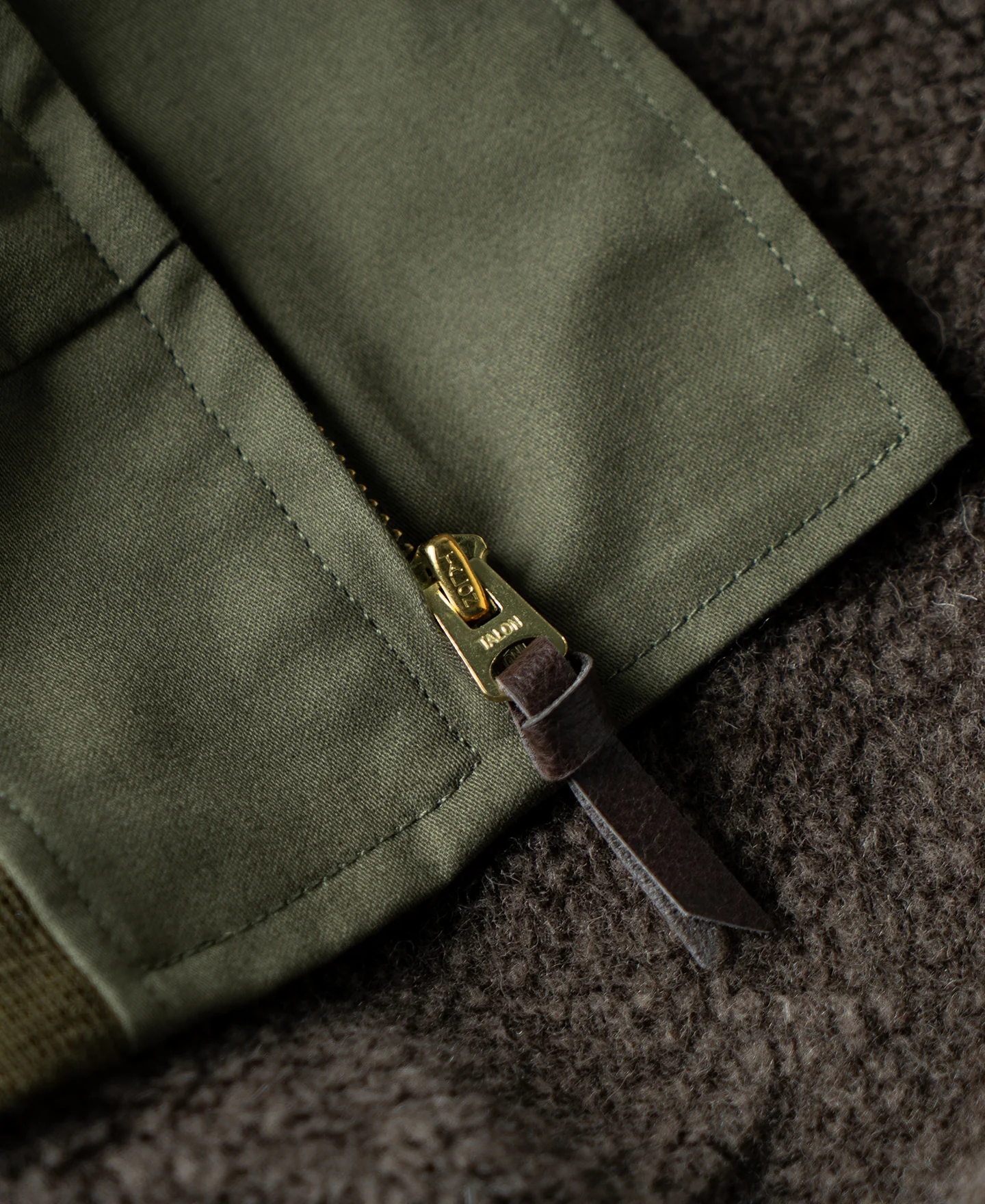 2411-usaaf-type-b-10-flight-jacket-olive-15.webp USAAF Type B-10 Flight Jacket - Olive
