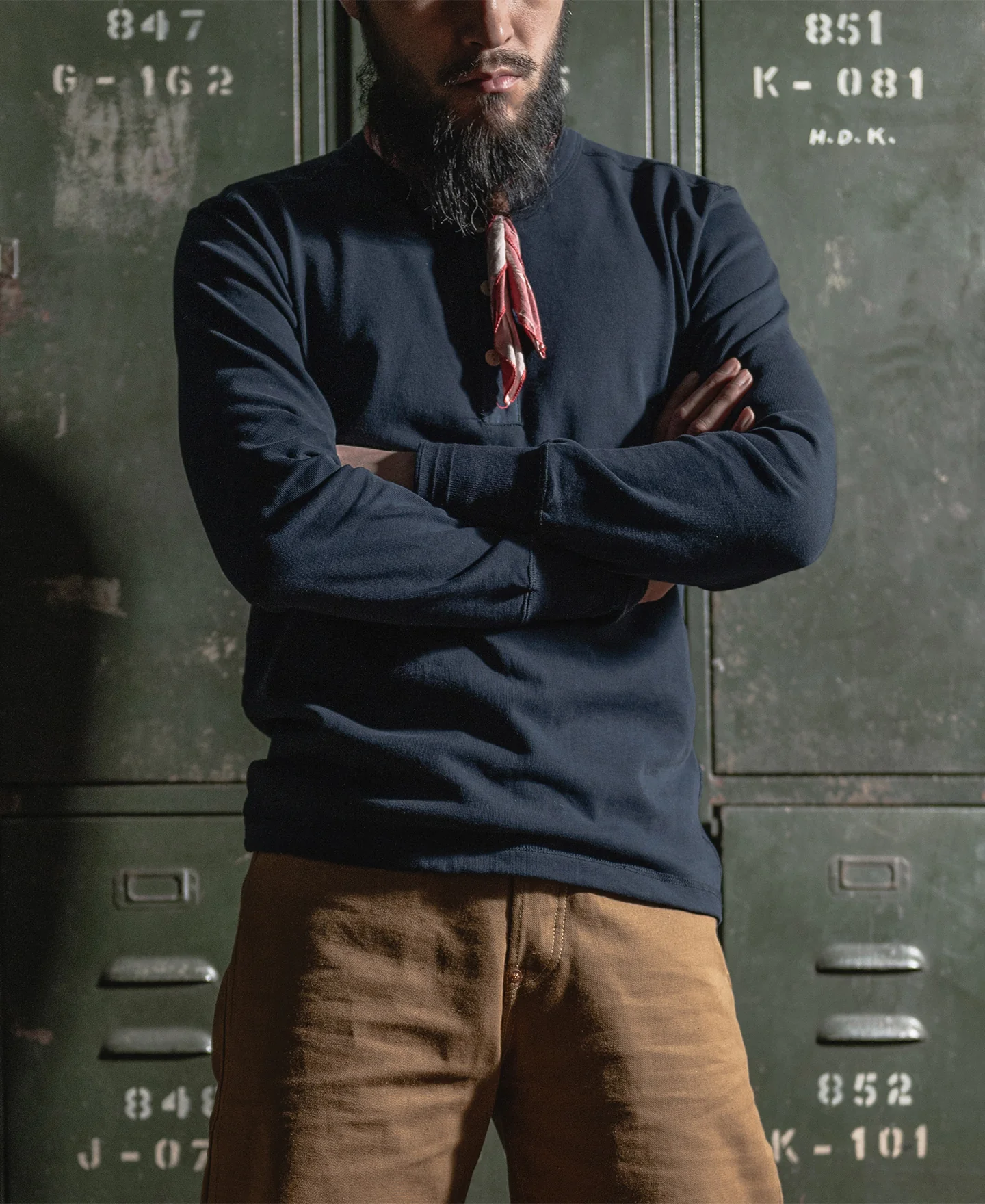 718-vintage-long-sleeve-henley-shirt-navy-4.webp Vintage Long Sleeve Henley Shirt - Navy