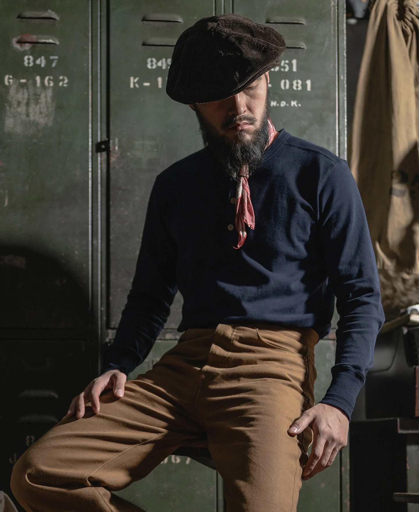 718-vintage-long-sleeve-henley-shirt-navy-5.webp Vintage Long Sleeve Henley Shirt - Navy